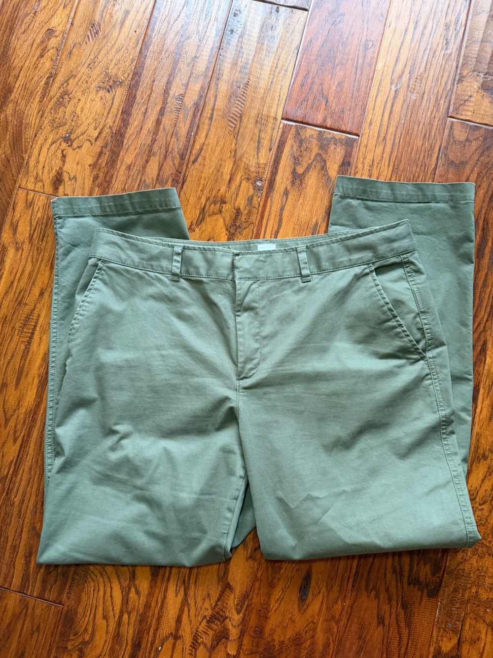 GAP Women’s Straight Khaki Pants Olive